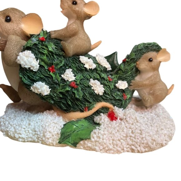 CHARMING TAILS BY FITZ & FLOYD FIGURINE "BRINGING HOME THE TREE" HOLIDAYS - Picture 3 of 15